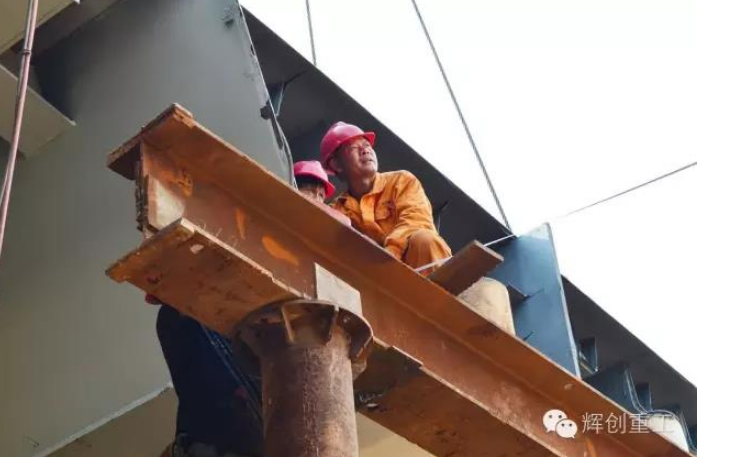 
    【领导关怀】武汉桥建集团领导慰问AG真人国际(中国)一线员工送清凉
